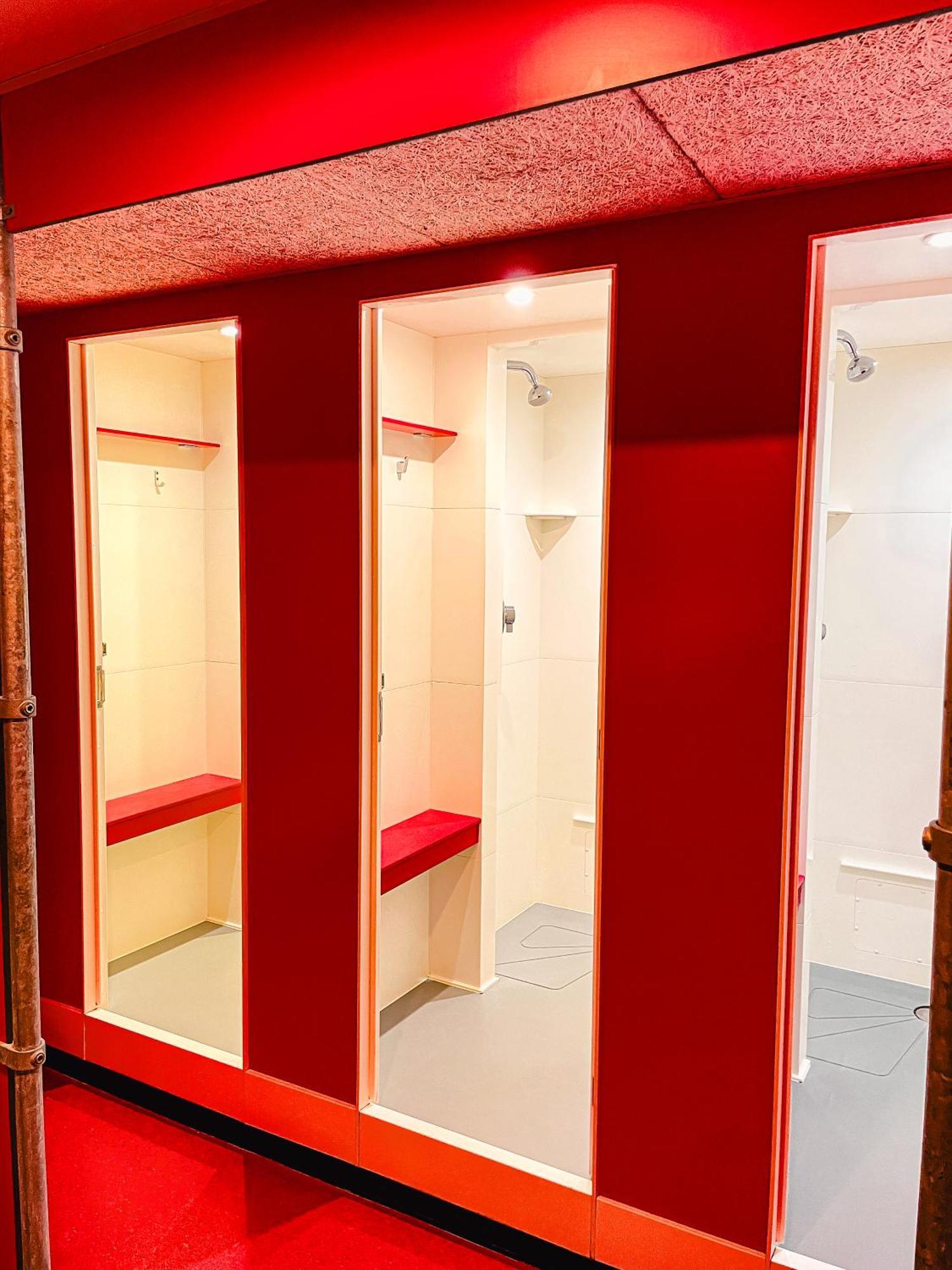 Double bed a private Capsule 2 pax Lower level